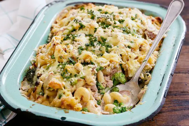 Creamy Tuna and Pea Pasta Bake